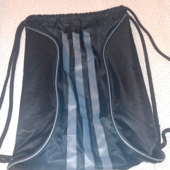 Adidas drawstring backpack - Picture 3 of 5